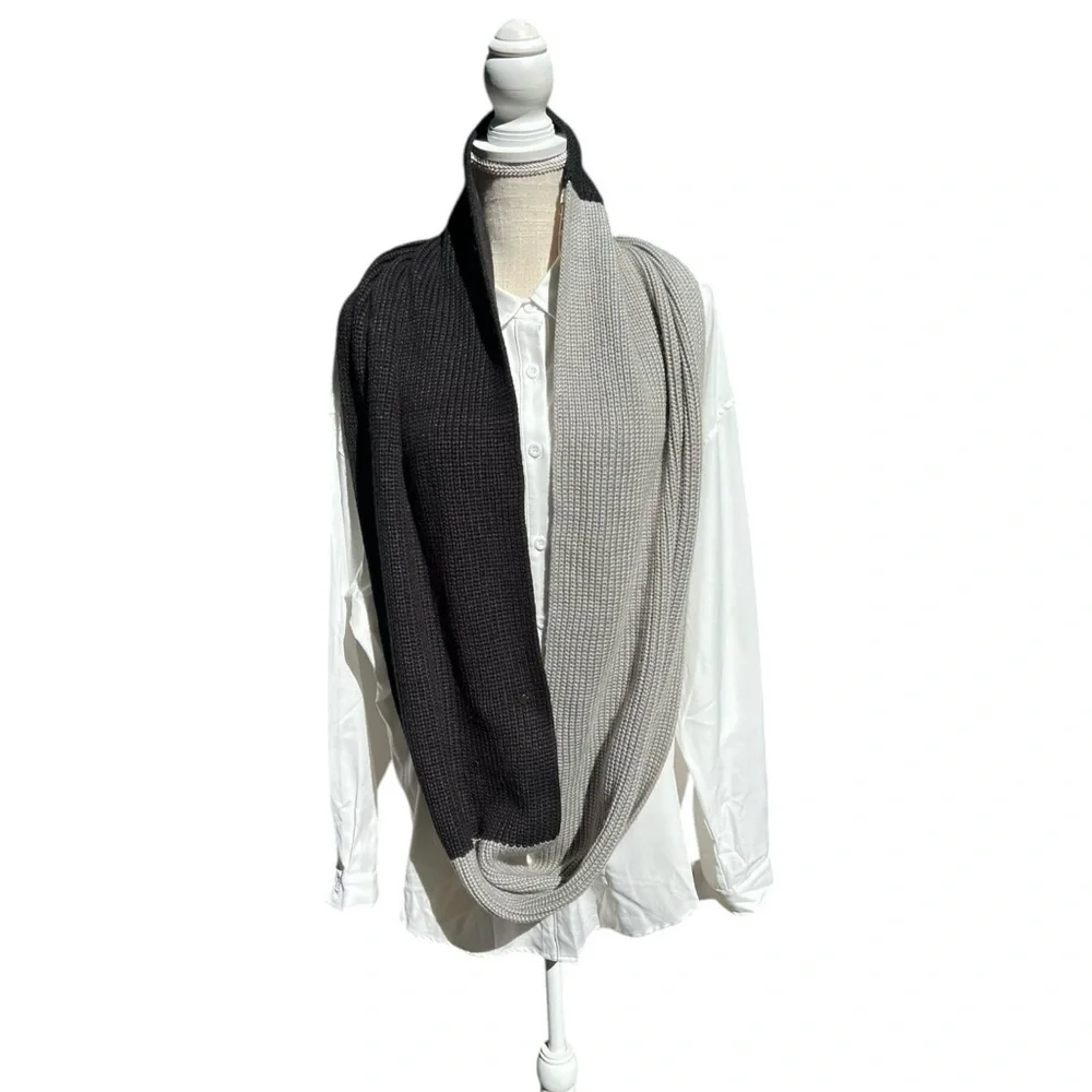♠️Kate Spade Black & Gray Color Block Knit Infinity Scarf with Charm